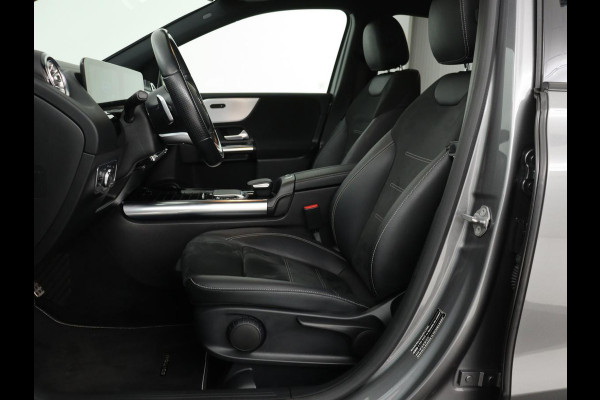 Mercedes-Benz B-Klasse 250e AMG Night | Stoelverwarming | Camera | Carplay | Sfeerverlichting | Leder/Alcantara | Full LED | Widescreen