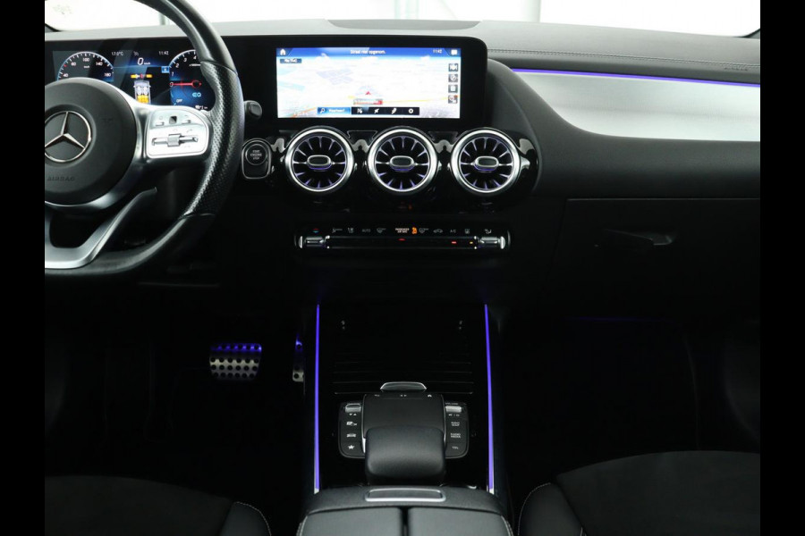 Mercedes-Benz B-Klasse 250e AMG Night | Stoelverwarming | Camera | Carplay | Sfeerverlichting | Leder/Alcantara | Full LED | Widescreen