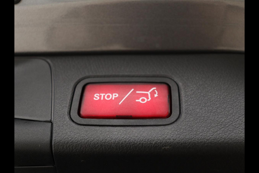 Mercedes-Benz B-Klasse 250e AMG Night | Stoelverwarming | Camera | Carplay | Sfeerverlichting | Leder/Alcantara | Full LED | Widescreen