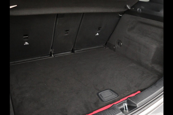 Mercedes-Benz B-Klasse 250e AMG Night | Stoelverwarming | Camera | Carplay | Sfeerverlichting | Leder/Alcantara | Full LED | Widescreen