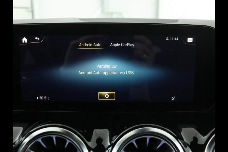 Mercedes-Benz B-Klasse 250e AMG Night | Stoelverwarming | Camera | Carplay | Sfeerverlichting | Leder/Alcantara | Full LED | Widescreen