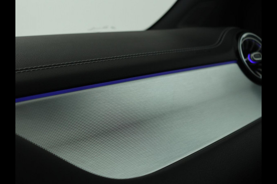 Mercedes-Benz B-Klasse 250e AMG Night | Stoelverwarming | Camera | Carplay | Sfeerverlichting | Leder/Alcantara | Full LED | Widescreen