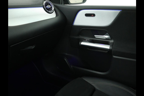 Mercedes-Benz B-Klasse 250e AMG Night | Stoelverwarming | Camera | Carplay | Sfeerverlichting | Leder/Alcantara | Full LED | Widescreen