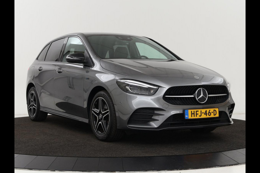 Mercedes-Benz B-Klasse 250e AMG Night | Stoelverwarming | Camera | Carplay | Sfeerverlichting | Leder/Alcantara | Full LED | Widescreen