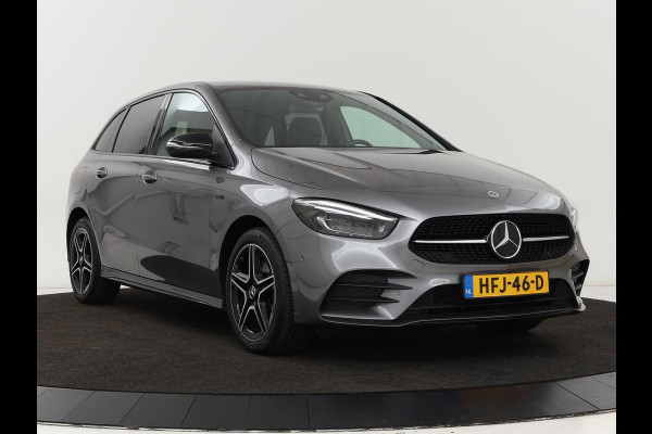 Mercedes-Benz B-Klasse 250e AMG Night | Stoelverwarming | Camera | Carplay | Sfeerverlichting | Leder/Alcantara | Full LED | Widescreen