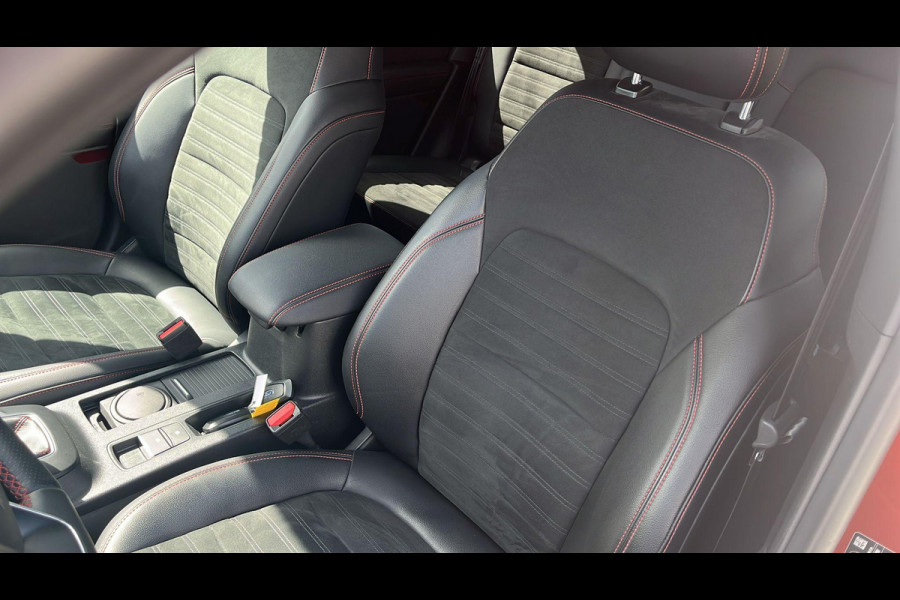 Ford Kuga 1.5 EcoBoost ST-Line X | Winterpakket | Adaptieve Cruise Control | Head-up Display | Electrische achterklep