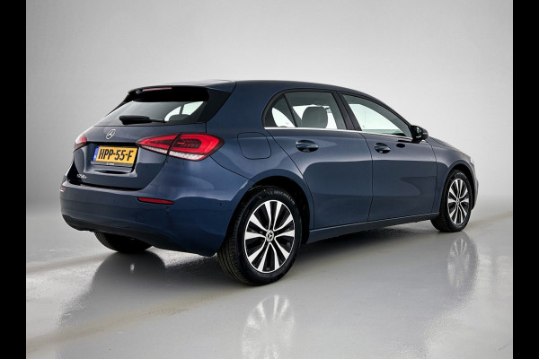 Mercedes-Benz A-Klasse 250 e Plug-In Hybride Lichtmetalen velgen | MBUX wide screen | Navigatie \ Parking support met camera achter | Inclusief 24 maanden MB Certified garantie voor Europa.