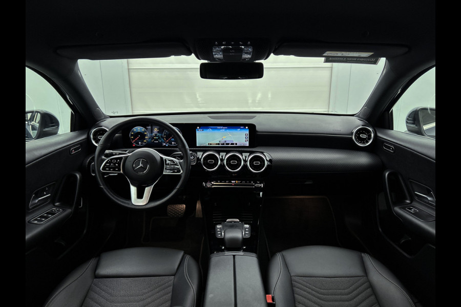 Mercedes-Benz A-Klasse 250 e Plug-In Hybride Lichtmetalen velgen | MBUX wide screen | Navigatie \ Parking support met camera achter | Inclusief 24 maanden MB Certified garantie voor Europa.