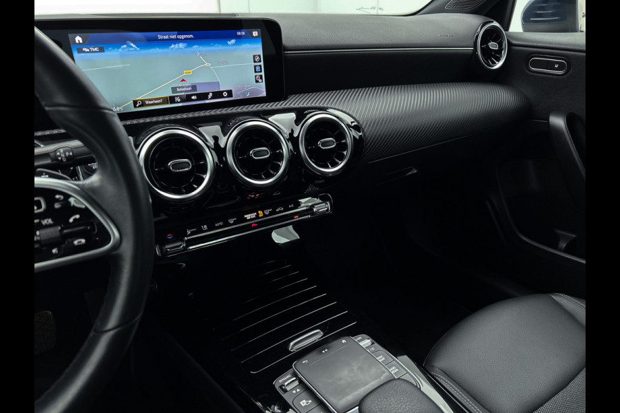 Mercedes-Benz A-Klasse 250 e Plug-In Hybride Lichtmetalen velgen | MBUX wide screen | Navigatie \ Parking support met camera achter | Inclusief 24 maanden MB Certified garantie voor Europa.