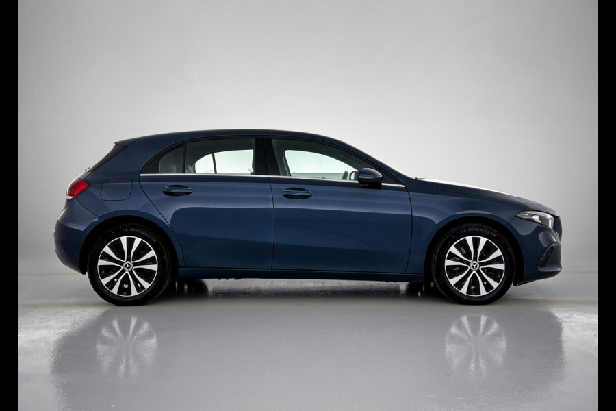 Mercedes-Benz A-Klasse 250 e Plug-In Hybride Lichtmetalen velgen | MBUX wide screen | Navigatie \ Parking support met camera achter | Inclusief 24 maanden MB Certified garantie voor Europa.