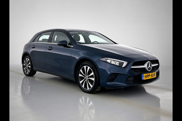 Mercedes-Benz A-Klasse 250 e Plug-In Hybride Lichtmetalen velgen | MBUX wide screen | Navigatie \ Parking support met camera achter | Inclusief 24 maanden MB Certified garantie voor Europa.