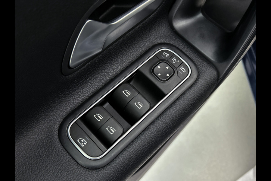 Mercedes-Benz A-Klasse 250 e Plug-In Hybride Lichtmetalen velgen | MBUX wide screen | Navigatie \ Parking support met camera achter | Inclusief 24 maanden MB Certified garantie voor Europa.