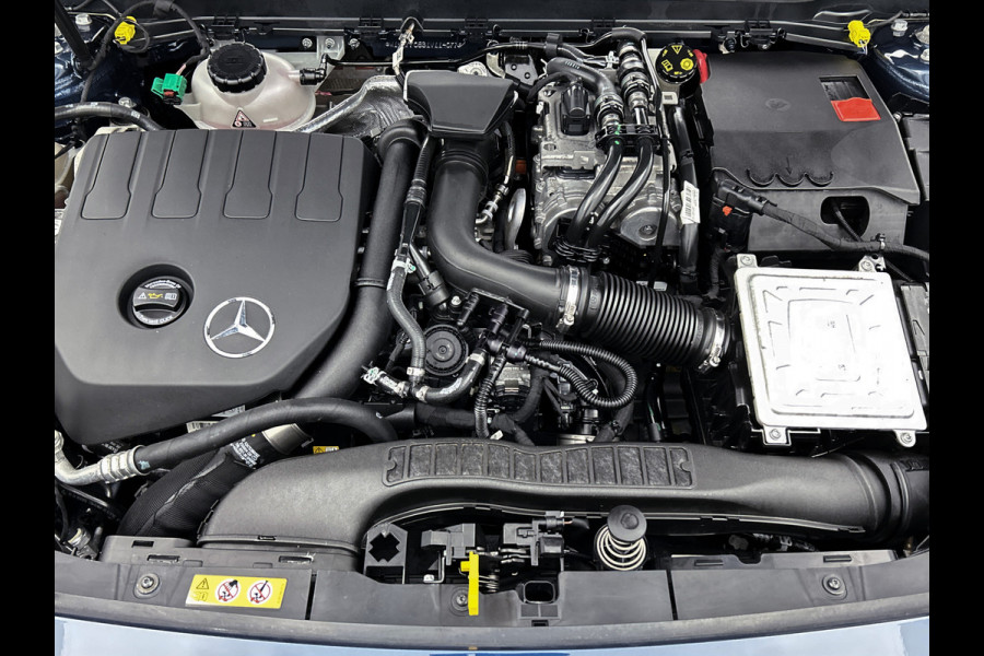 Mercedes-Benz A-Klasse 250 e Plug-In Hybride Lichtmetalen velgen | MBUX wide screen | Navigatie \ Parking support met camera achter | Inclusief 24 maanden MB Certified garantie voor Europa.