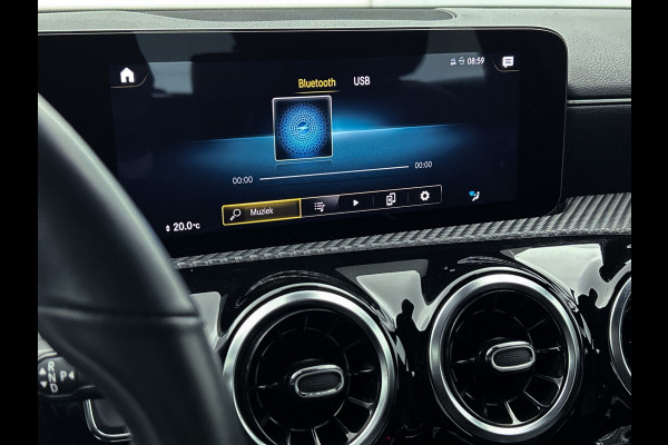 Mercedes-Benz A-Klasse 250 e Plug-In Hybride Lichtmetalen velgen | MBUX wide screen | Navigatie \ Parking support met camera achter | Inclusief 24 maanden MB Certified garantie voor Europa.