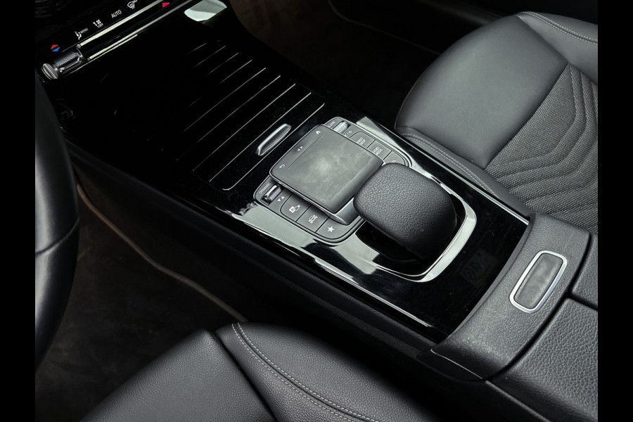 Mercedes-Benz A-Klasse 250 e Plug-In Hybride Lichtmetalen velgen | MBUX wide screen | Navigatie \ Parking support met camera achter | Inclusief 24 maanden MB Certified garantie voor Europa.