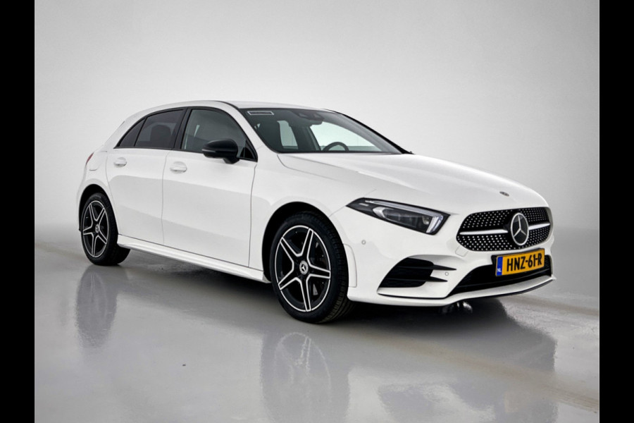 Mercedes-Benz A-Klasse 250 e AMG Plug-In Hybride Auto Show Tilburg | 5 spaaks lichtmetalen velgen | MBUX wide screen | Navigatie | Parking support met camera achter | Inclusief 24 maanden Mercedes-Benz Certified garantie voor Europa.