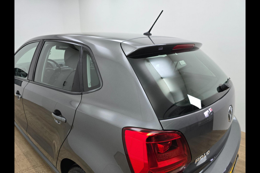 Volkswagen Polo Occasion 1.2 TSI Comfortline automaat | Parkeersensoren | Cruisecontrol | Tweedehands Volkswagen Polo antraciet