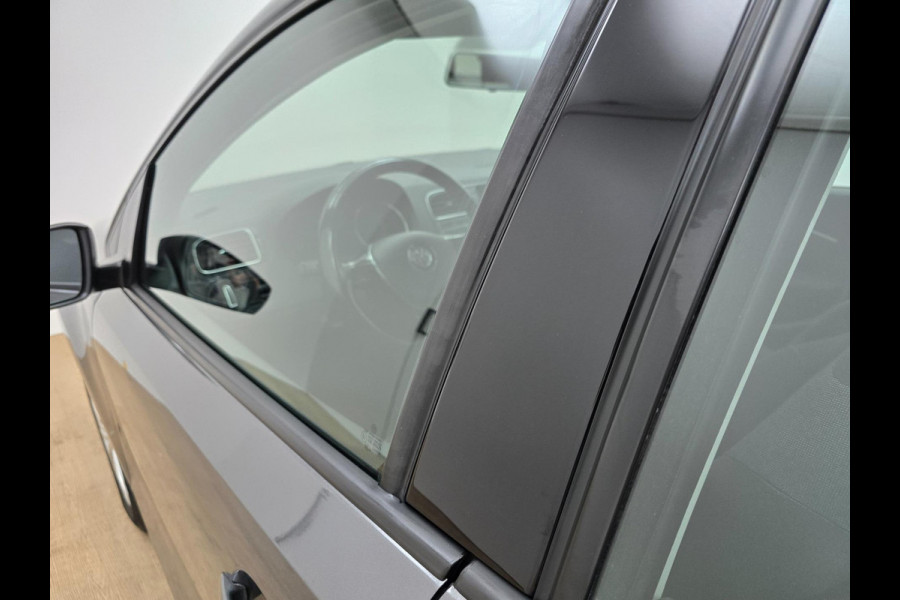Volkswagen Polo Occasion 1.2 TSI Comfortline automaat | Parkeersensoren | Cruisecontrol | Tweedehands Volkswagen Polo antraciet