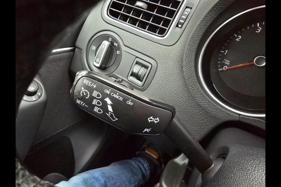 Volkswagen Polo Occasion 1.2 TSI Comfortline automaat | Parkeersensoren | Cruisecontrol | Tweedehands Volkswagen Polo antraciet