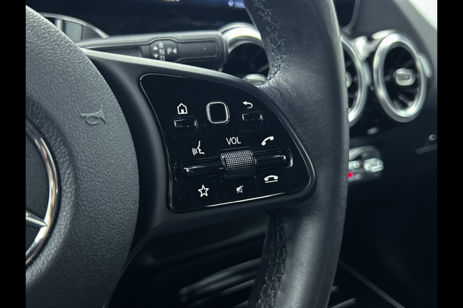 Mercedes-Benz B-Klasse 180 Business Solution | Achteruitrijcamera | Lichtmetalen velgen | Navigatie | Parking support | Trekhaak | Electrisch achterklep Inclusief 24 maanden MB Certified garantie voor Europa.