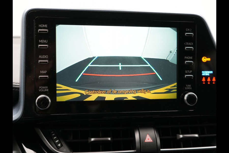 Toyota C-HR 2.0 Hybrid Dynamic 184pk | Dode Hoek | Camera | Carplay | Stoelen/Stuur Verwarming | DAB | Led | Keyless | 18"L.M |