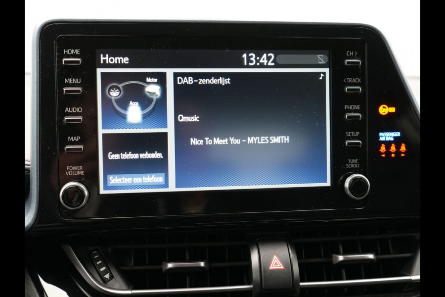 Toyota C-HR 2.0 Hybrid Dynamic 184pk | Dode Hoek | Camera | Carplay | Stoelen/Stuur Verwarming | DAB | Led | Keyless | 18"L.M |