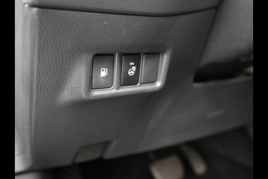 Toyota C-HR 2.0 Hybrid Dynamic 184pk | Dode Hoek | Camera | Carplay | Stoelen/Stuur Verwarming | DAB | Led | Keyless | 18"L.M |