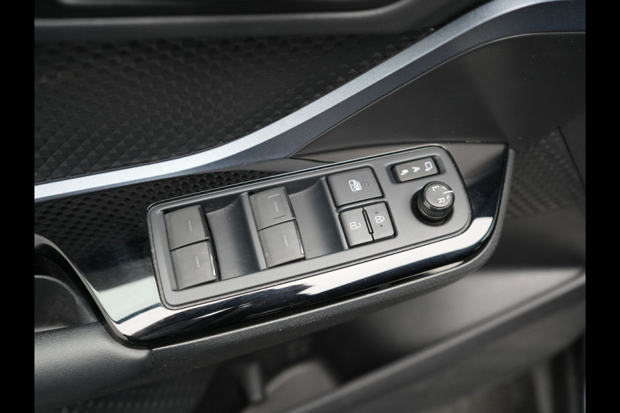 Toyota C-HR 2.0 Hybrid Dynamic 184pk | Dode Hoek | Camera | Carplay | Stoelen/Stuur Verwarming | DAB | Led | Keyless | 18"L.M |