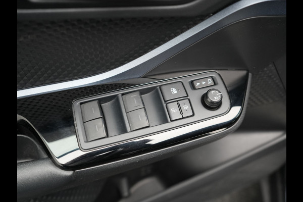 Toyota C-HR 2.0 Hybrid Dynamic 184pk | Dode Hoek | Camera | Carplay | Stoelen/Stuur Verwarming | DAB | Led | Keyless | 18"L.M |