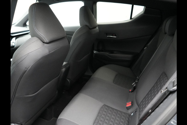 Toyota C-HR 2.0 Hybrid Dynamic 184pk | Dode Hoek | Camera | Carplay | Stoelen/Stuur Verwarming | DAB | Led | Keyless | 18"L.M |