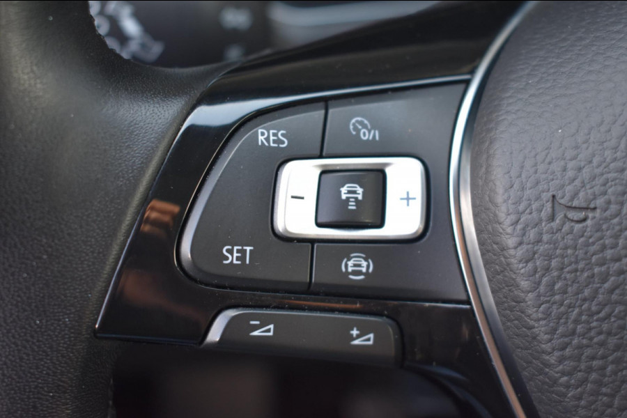 Volkswagen T-Roc 1.0 TSI | CAMERA | APPLE CARPLAY | ANDROID AUTO | NAVIGATIE | ADAPT. CRUISE CONTROLE | CLIMATE CONTROLE | NAP