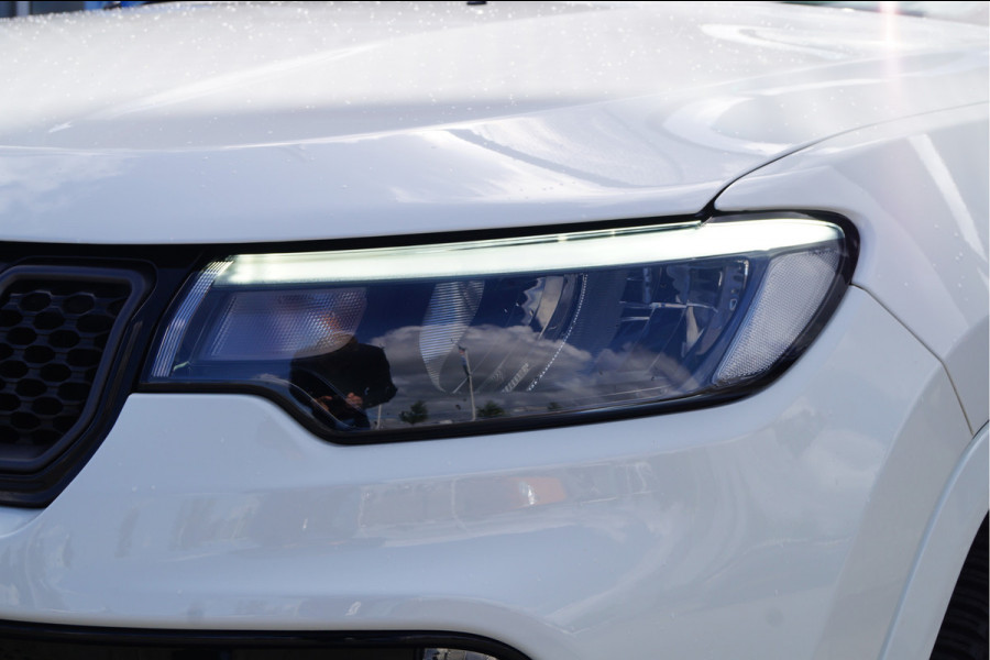 Jeep Compass 4xe 240 Plug-in Hybrid Electric S | Winterpack | Lederen bekleding | 19" lichtmetalen velgen | Apple/Android Carplay