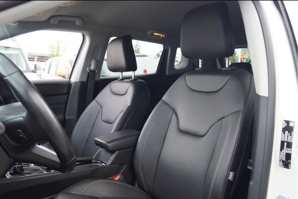 Jeep Compass 4xe 240 Plug-in Hybrid Electric S | Winterpack | Lederen bekleding | 19" lichtmetalen velgen | Apple/Android Carplay