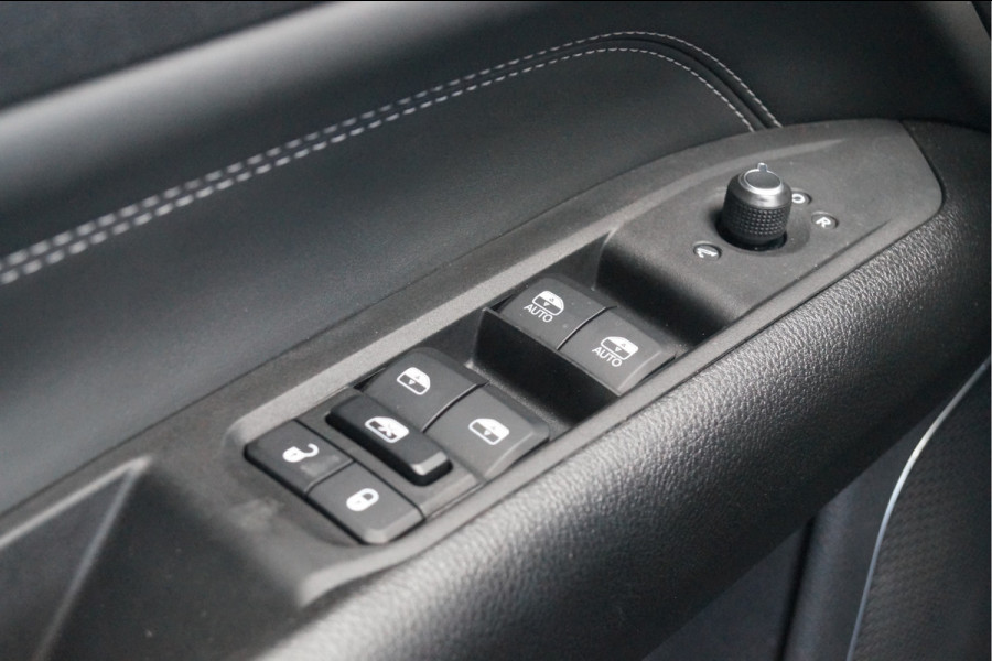 Jeep Compass 4xe 240 Plug-in Hybrid Electric S | Winterpack | Lederen bekleding | 19" lichtmetalen velgen | Apple/Android Carplay