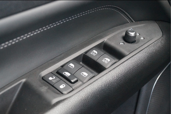 Jeep Compass 4xe 240 Plug-in Hybrid Electric S | Winterpack | Lederen bekleding | 19" lichtmetalen velgen | Apple/Android Carplay