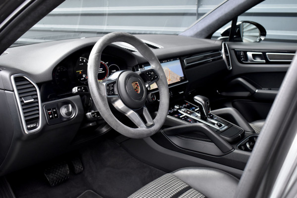 Porsche Cayenne Coupé 3.0 E-Hybrid 462pk Lightweight Package | Carbon Exterieur | Carbon Dak | 22'' GT Design Wielen | Sportuitlaat |