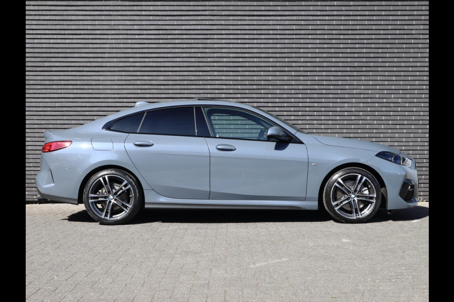 BMW 2 Serie Gran Coupé 220i M-Sport High Executive | Panodak | Stuurwiel verwarmd | ambient |