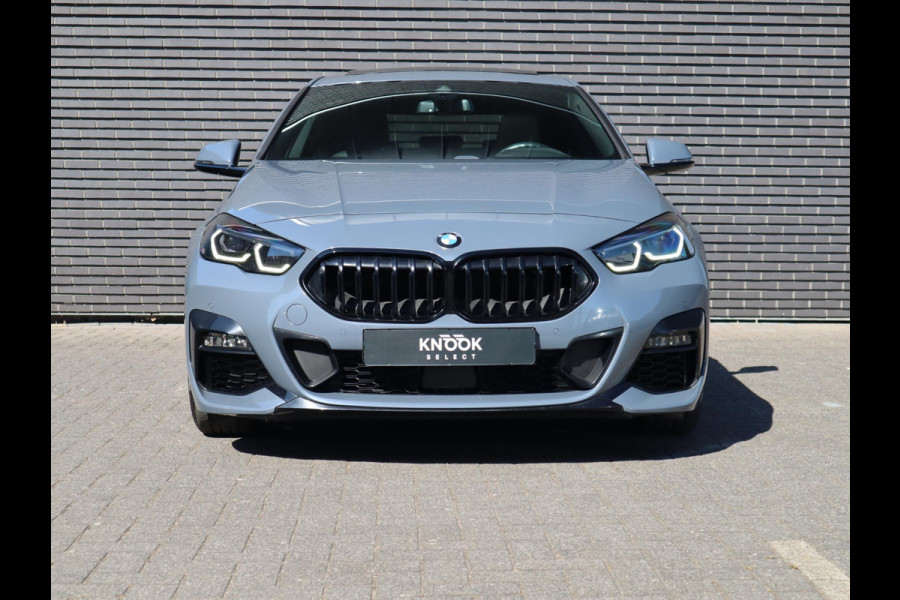 BMW 2 Serie Gran Coupé 220i M-Sport High Executive | Panodak | Stuurwiel verwarmd | ambient |