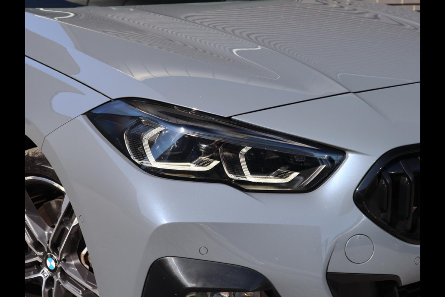 BMW 2 Serie Gran Coupé 220i M-Sport High Executive | Panodak | Stuurwiel verwarmd | ambient |