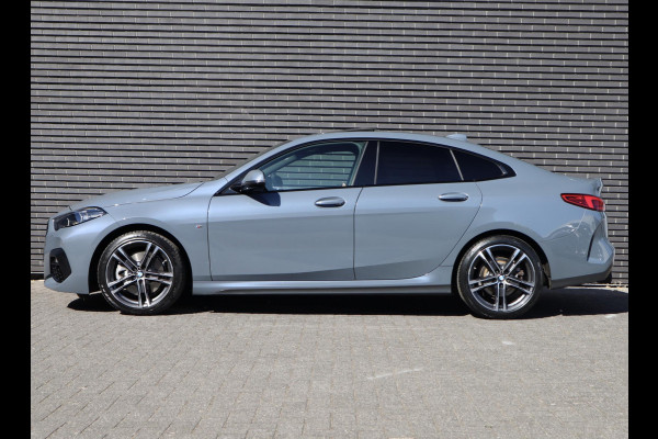 BMW 2 Serie Gran Coupé 220i M-Sport High Executive | Panodak | Stuurwiel verwarmd | ambient |