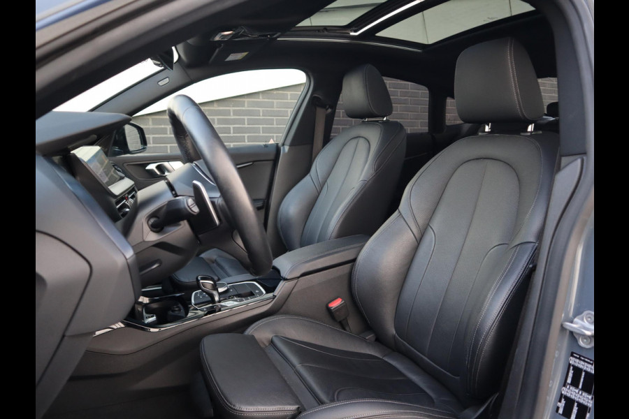 BMW 2 Serie Gran Coupé 220i M-Sport High Executive | Panodak | Stuurwiel verwarmd | ambient |