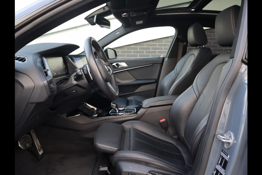 BMW 2 Serie Gran Coupé 220i M-Sport High Executive | Panodak | Stuurwiel verwarmd | ambient |