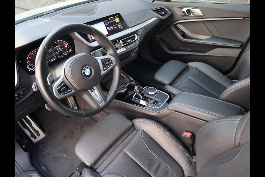 BMW 2 Serie Gran Coupé 220i M-Sport High Executive | Panodak | Stuurwiel verwarmd | ambient |
