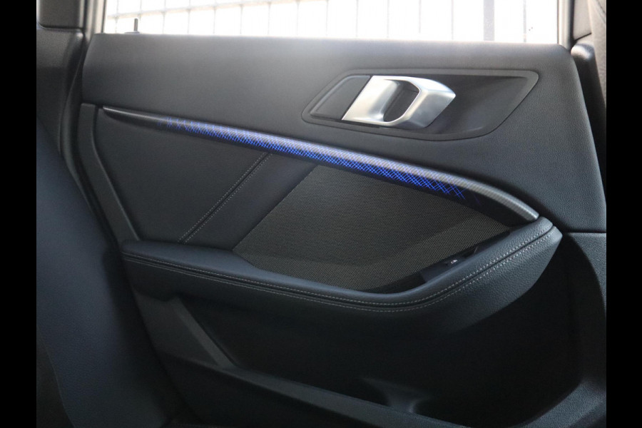 BMW 2 Serie Gran Coupé 220i M-Sport High Executive | Panodak | Stuurwiel verwarmd | ambient |