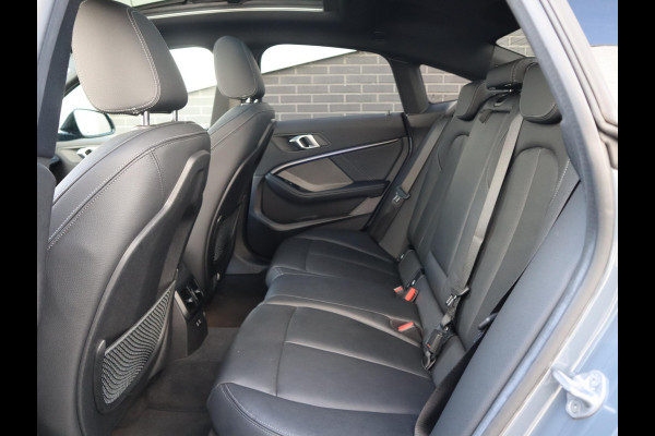 BMW 2 Serie Gran Coupé 220i M-Sport High Executive | Panodak | Stuurwiel verwarmd | ambient |