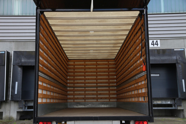 Volkswagen Crafter 50 2.0 TDI 177 | Aut. | 610x223x223 | 2.250kg laadvermogen | Clixtar | Uniek!!