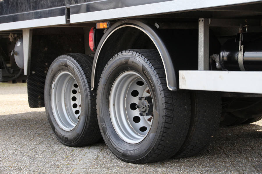 Volkswagen Crafter 50 2.0 TDI 177 | Aut. | 610x223x223 | 2.250kg laadvermogen | Clixtar | Uniek!!