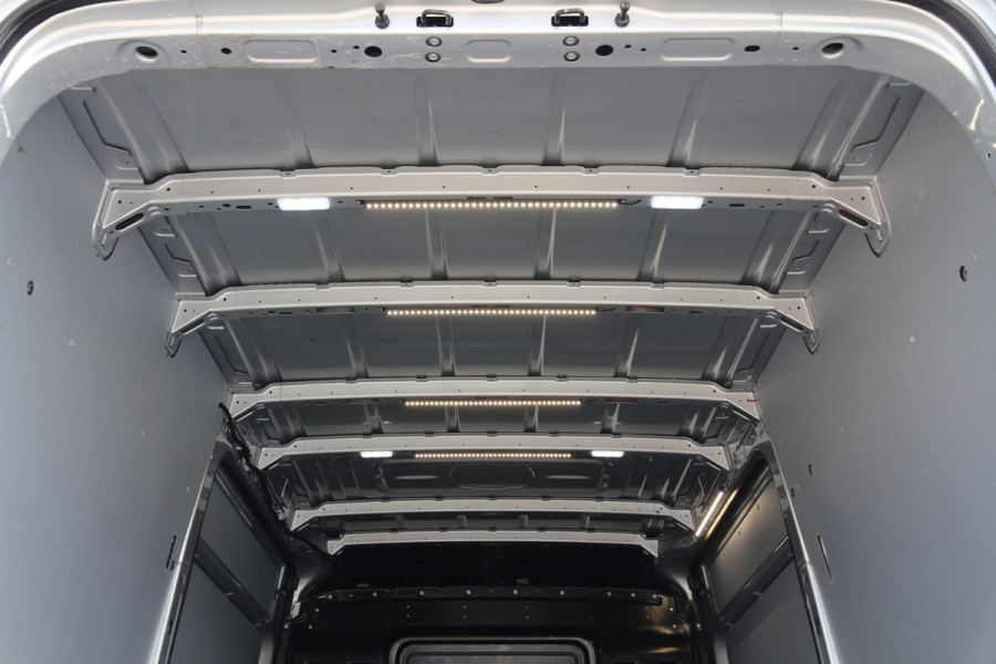 Volkswagen Crafter 50 2.0 TDI 177 | Aut. | 2x Schuifdeur | Standkachel | Massage | Airco..