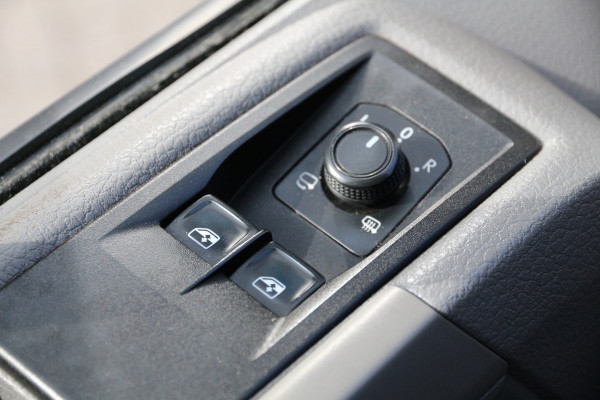 Volkswagen Crafter 50 2.0 TDI 177 | Aut. | 2x Schuifdeur | Standkachel | Massage | Airco..