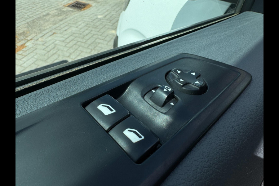 Peugeot Expert 2.0 BlueHDI 120 Standard Premium TREKHAAK / PDC V+A / CAMERA / NAVI / CARPLAY / SIDEBARS / CRUISE / 4-RIJMODUSSEN